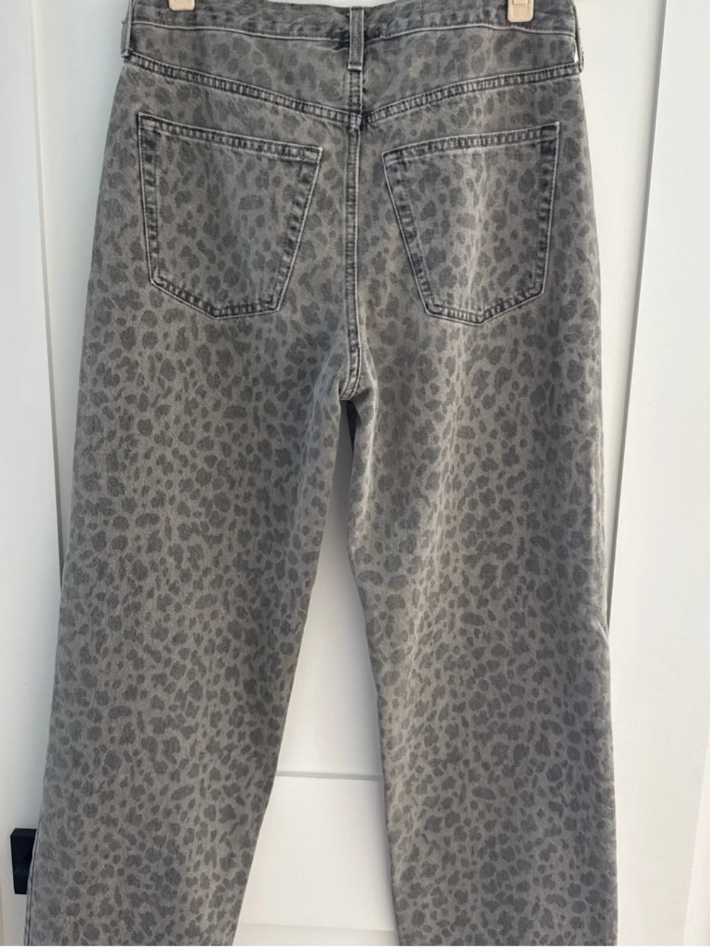 Universal Thread Leopard 90’s Mid Rise Jeans - Picture 4 of 4